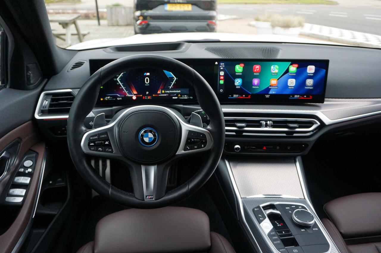 BMW 3-SERIE Touring 330e | M Sportpakket Pro | H&K | Trekhaak
