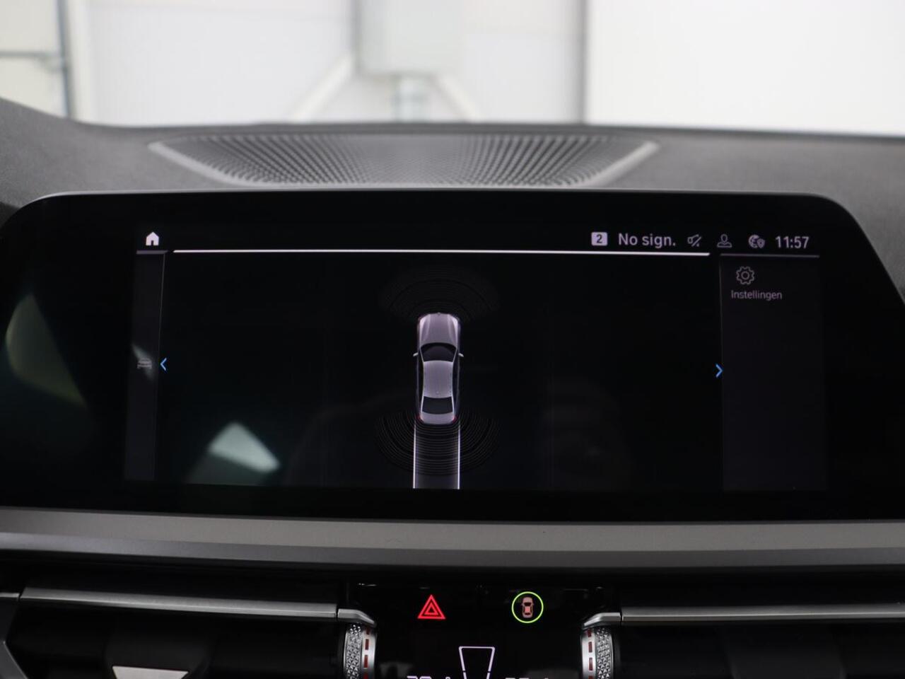 BMW 3-SERIE 320e Business Edition Plus | Leder | Stoelverwarming | Live Cockpit | Carplay | Navigatie | Full LED | Parkeerhulp | Climate control | Bluetooth | PHEV | Plug In