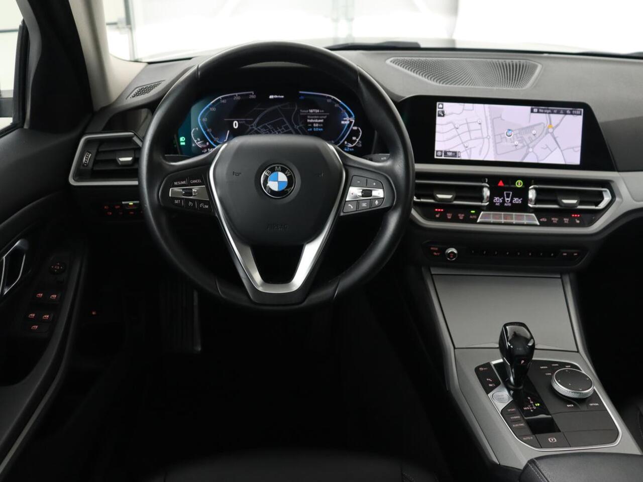BMW 3-SERIE 320e Business Edition Plus | Leder | Stoelverwarming | Live Cockpit | Carplay | Navigatie | Full LED | Parkeerhulp | Climate control | Bluetooth | PHEV | Plug In