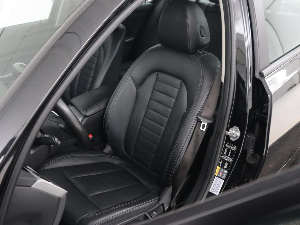 BMW 3-SERIE 320e Business Edition Plus | Leder | Stoelverwarming | Live Cockpit | Carplay | Navigatie | Full LED | Parkeerhulp | Climate control | Bluetooth | PHEV | Plug In