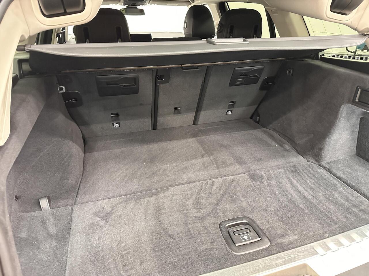 BMW 3-SERIE Touring 320e LCI New Model 2023 Innovation Pack 18" Wheels Park Pack Sportline Curved Screen HUD Display Privacy Glass