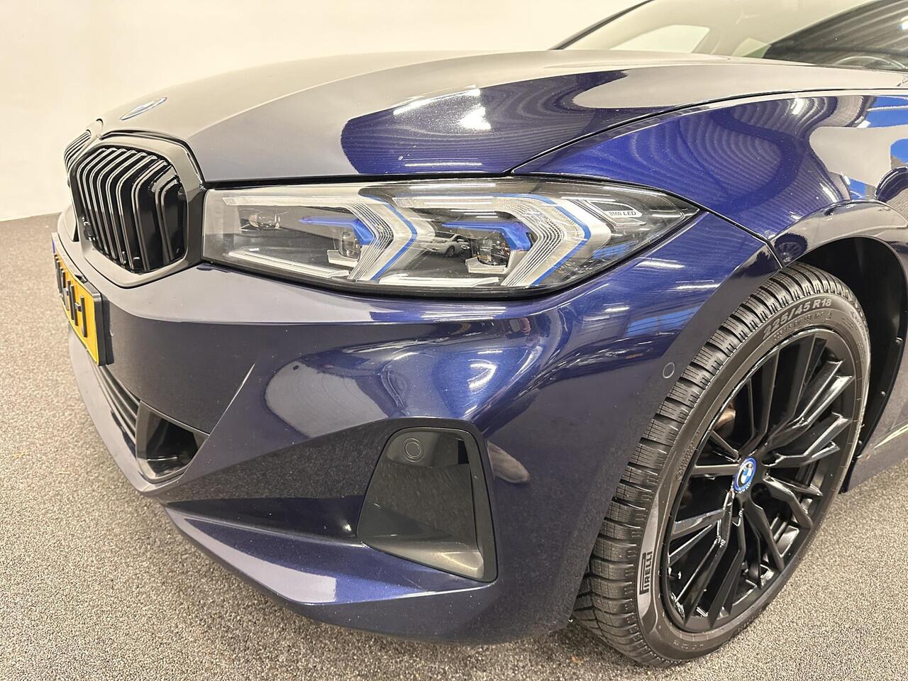 BMW 3-SERIE Touring 320e LCI New Model 2023 Innovation Pack 18" Wheels Park Pack Sportline Curved Screen HUD Display Privacy Glass