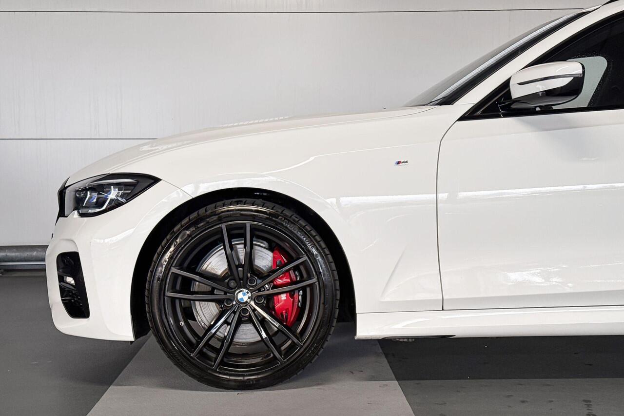 BMW 3-SERIE Touring 318i M-Sport M-Sport / 19inch / Getinte ramen / Hifi Audio systeem / Stoelverwarming