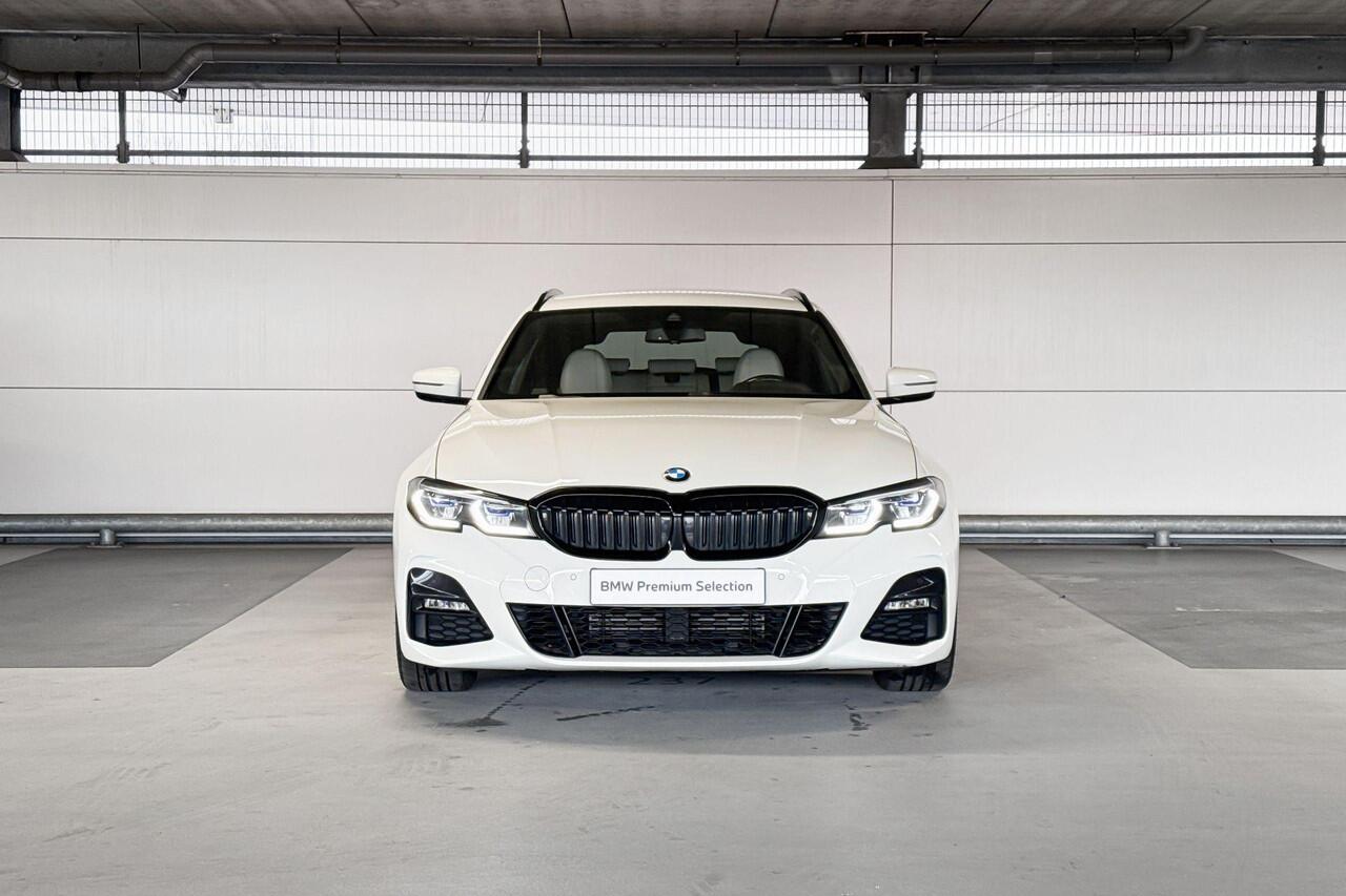 BMW 3-SERIE Touring 318i M-Sport M-Sport / 19inch / Getinte ramen / Hifi Audio systeem / Stoelverwarming