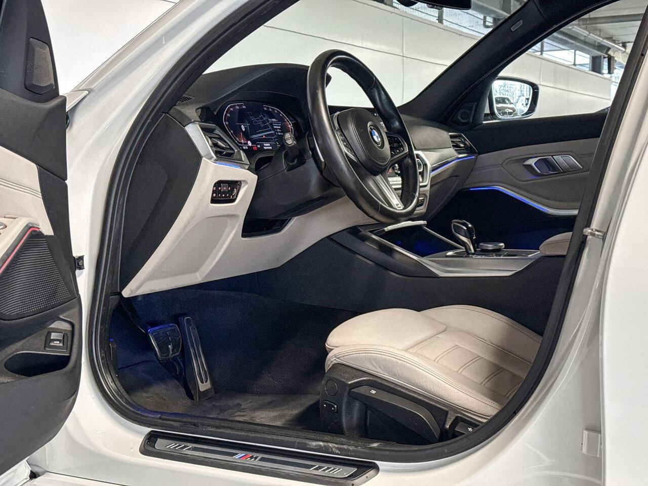 BMW 3-SERIE Touring 318i M-Sport M-Sport / 19inch / Getinte ramen / Hifi Audio systeem / Stoelverwarming