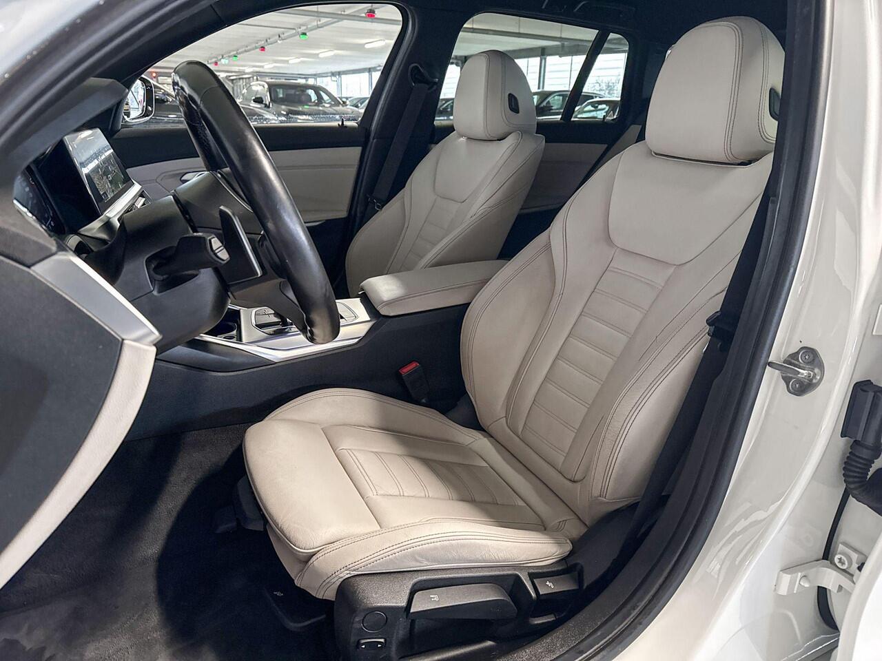 BMW 3-SERIE Touring 318i M-Sport M-Sport / 19inch / Getinte ramen / Hifi Audio systeem / Stoelverwarming