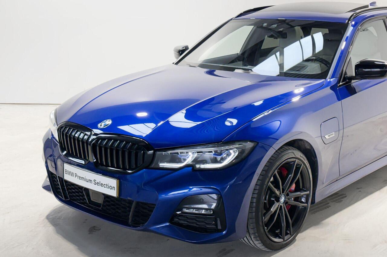 BMW 3-SERIE Touring 330e Innovation Pack Individual Aut.