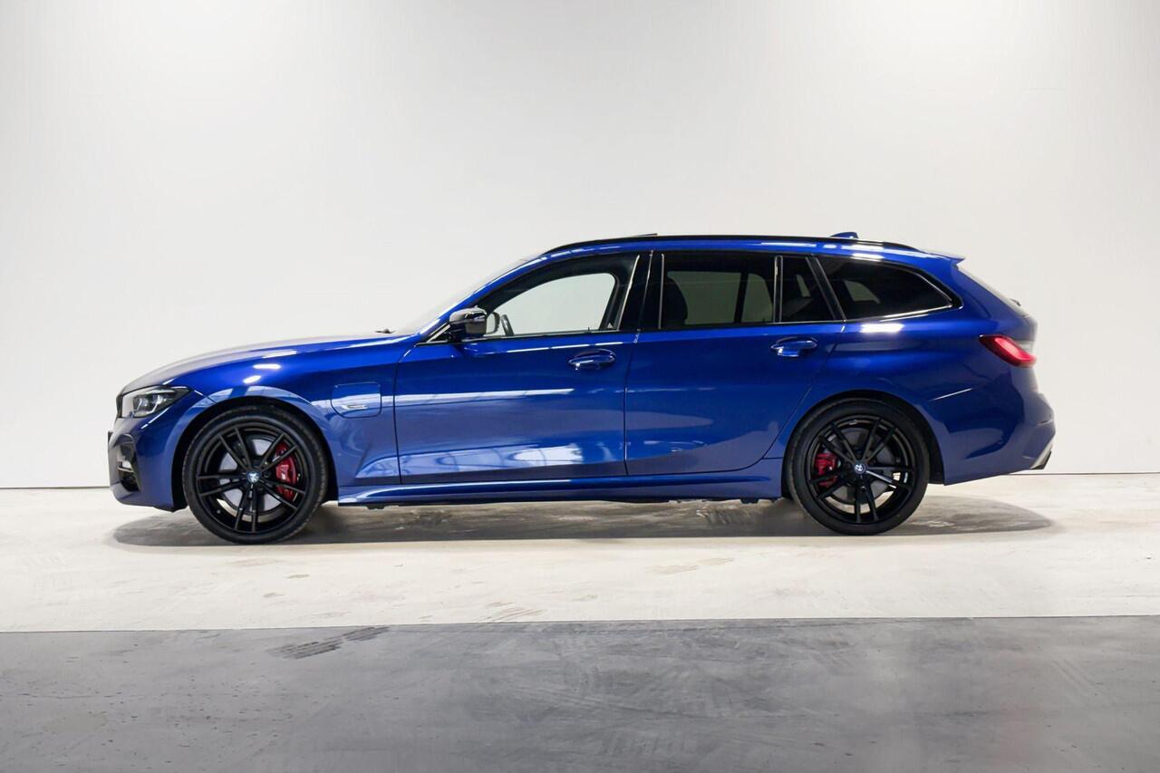 BMW 3-SERIE Touring 330e Innovation Pack Individual Aut.