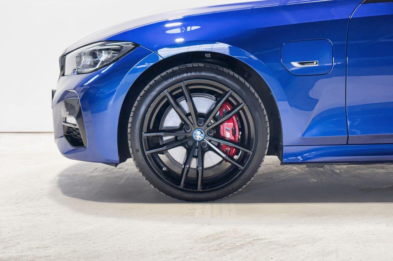 BMW 3-SERIE Touring 330e Innovation Pack Individual Aut.