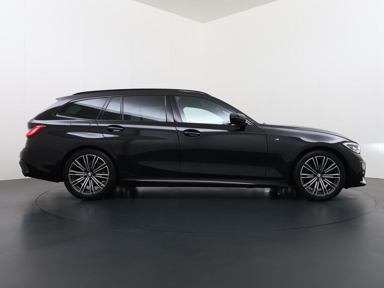 BMW 3-SERIE Touring 318i High Executive Edition VAN ¤ 34.900,- VOOR ¤ 32.877,- UW LENTEVOORDEEL: maar liefst ¤ 2.023,-!| M Sport | Afneembare trekhaak | Stoelverwarming | Origineel Nederlands geleverd (NAP) | Rijklaar geleverd incl. 12 maanden BOVAG-garantie