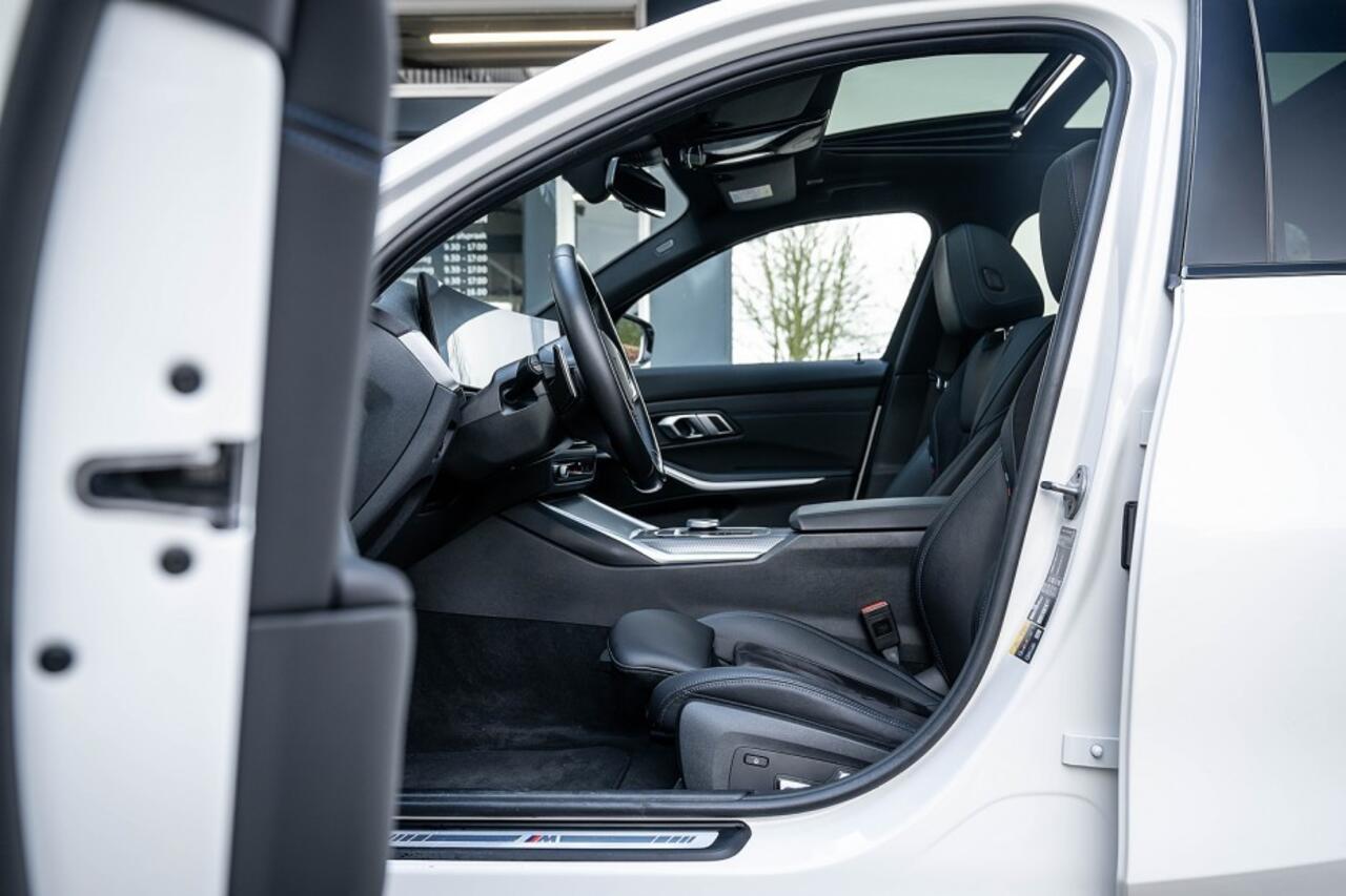 BMW 3-SERIE 330e xDrive M Sport | Shadow | Panorama | Head-Up | Elek. trekhaak | Widescreen | Hifi | Camera | 18' inch |