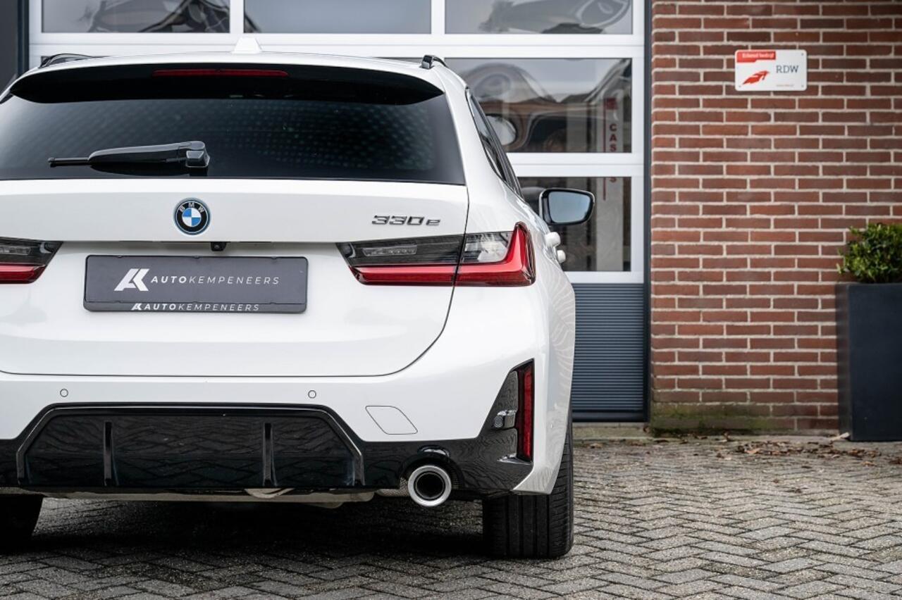 BMW 3-SERIE 330e xDrive M Sport | Shadow | Panorama | Head-Up | Elek. trekhaak | Widescreen | Hifi | Camera | 18' inch |