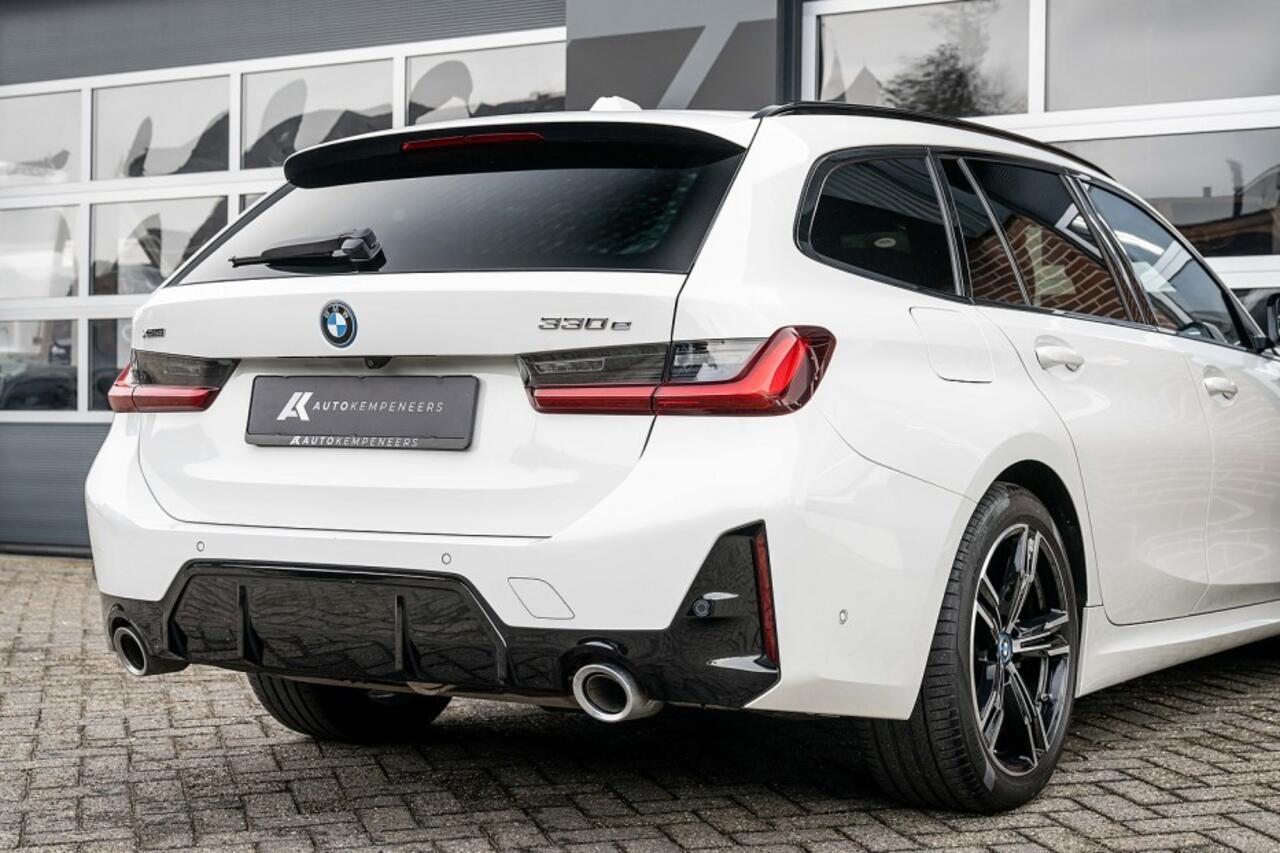 BMW 3-SERIE 330e xDrive M Sport | Shadow | Panorama | Head-Up | Elek. trekhaak | Widescreen | Hifi | Camera | 18' inch |