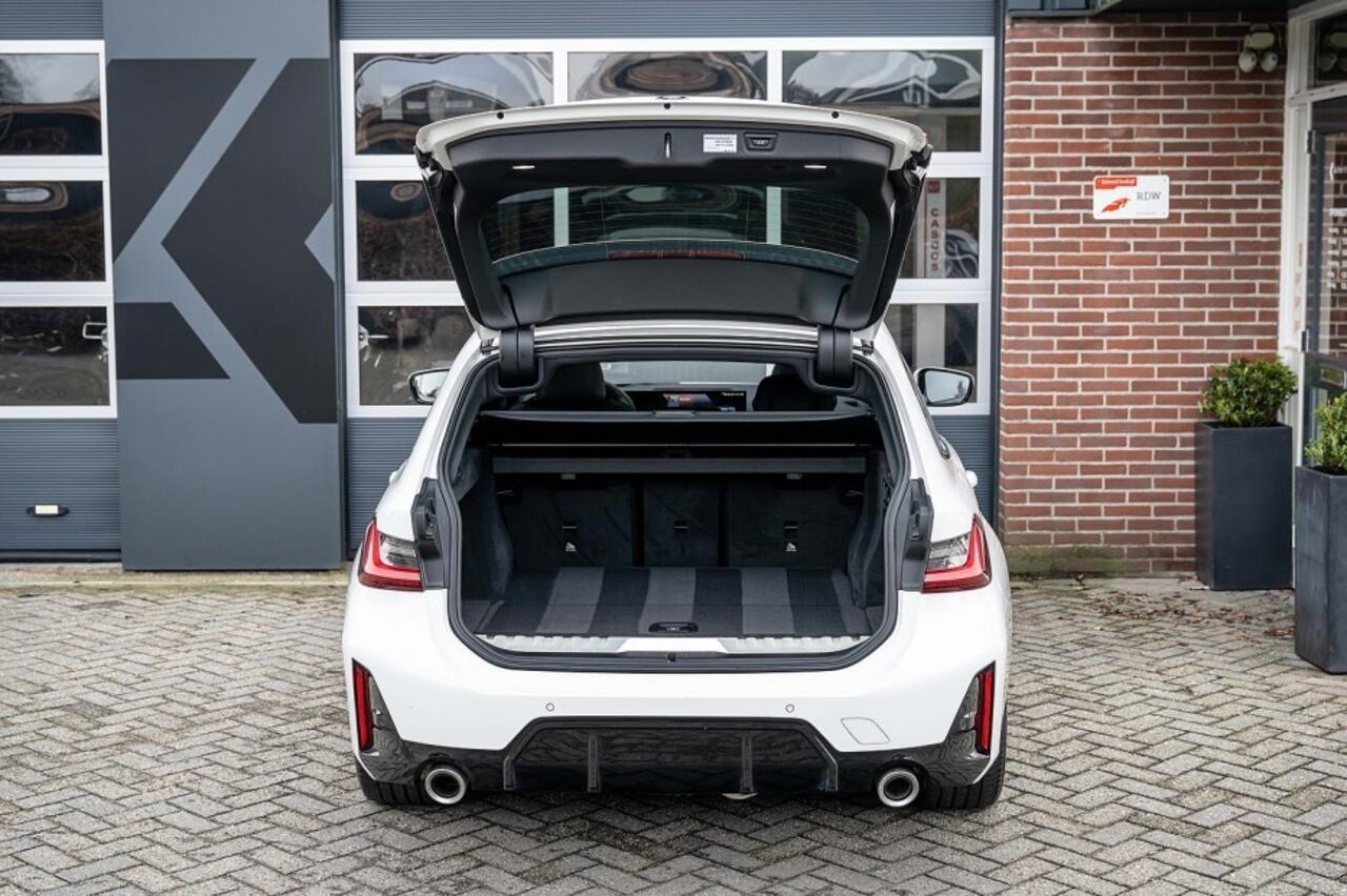 BMW 3-SERIE 330e xDrive M Sport | Shadow | Panorama | Head-Up | Elek. trekhaak | Widescreen | Hifi | Camera | 18' inch |