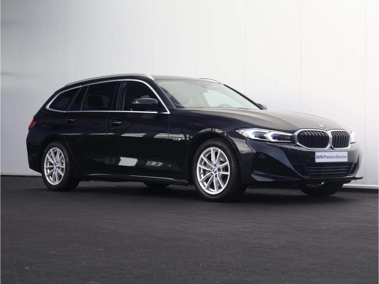 BMW 3-SERIE Touring 320e Achteruitrijcamera/ Stoelverwarming/ Cruise Control/ HiFi/ Sportstoelen