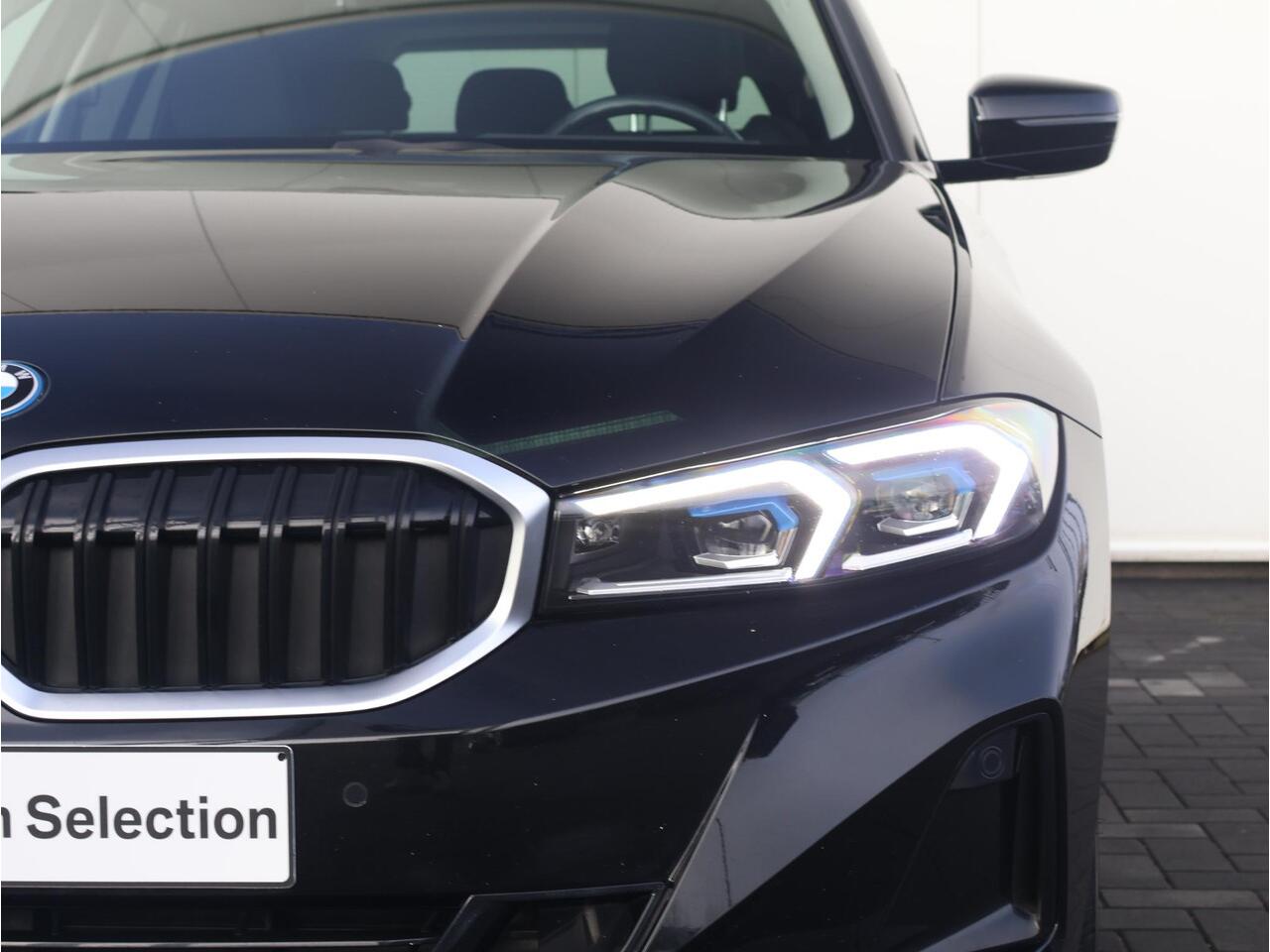 BMW 3-SERIE Touring 320e Achteruitrijcamera/ Stoelverwarming/ Cruise Control/ HiFi/ Sportstoelen