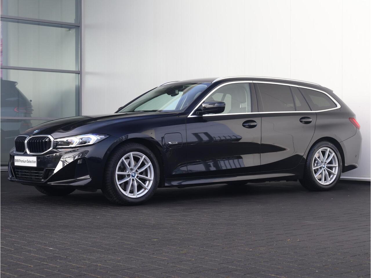 BMW 3-SERIE Touring 320e Achteruitrijcamera/ Stoelverwarming/ Cruise Control/ HiFi/ Sportstoelen