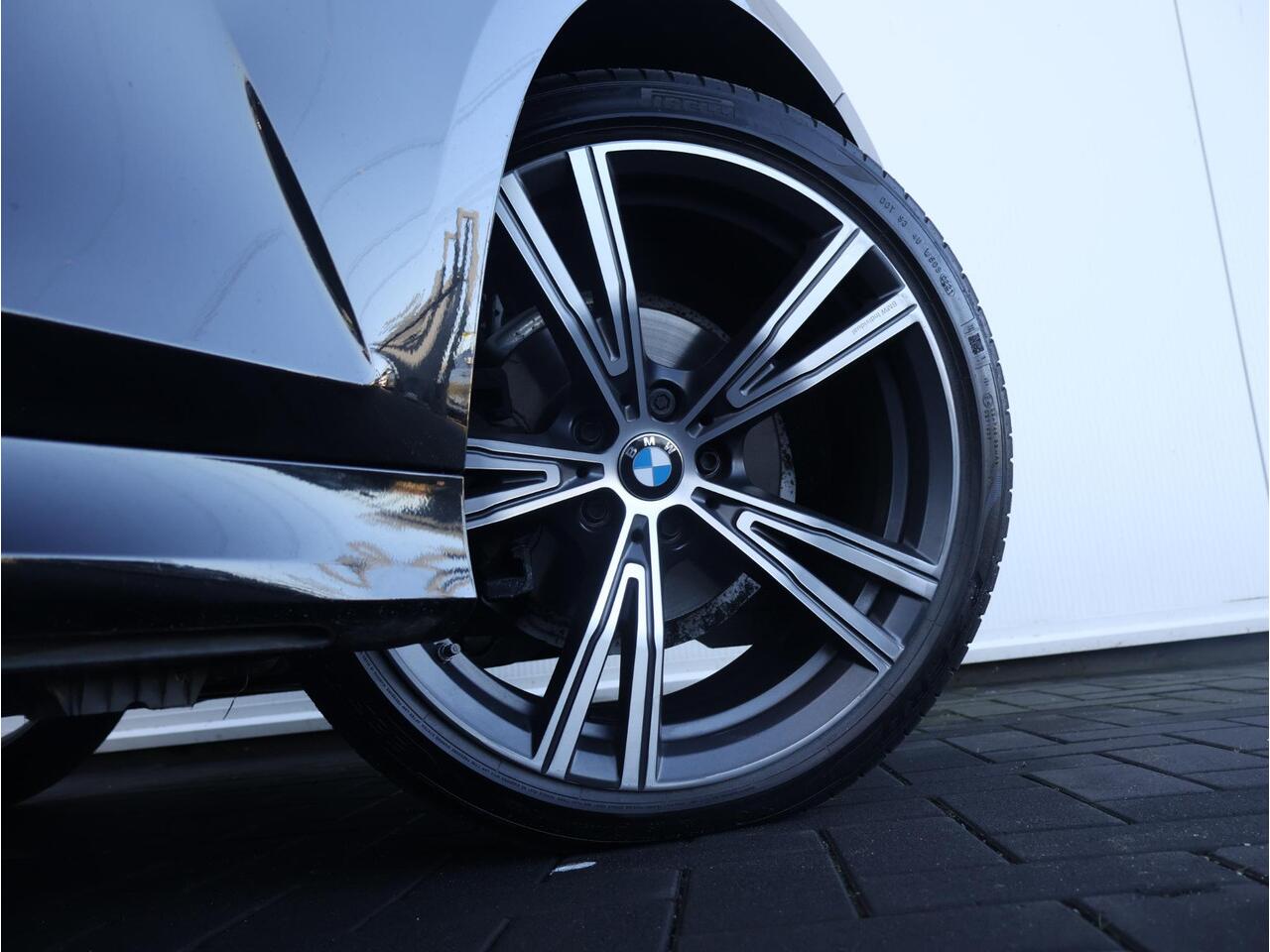 BMW 3-SERIE 318i Executive Edition M Sport/ Live Cockpit Professional/ HiFi/ Cruise Control/ Sportstoelen/ 19 inch LM/ Getint Glas