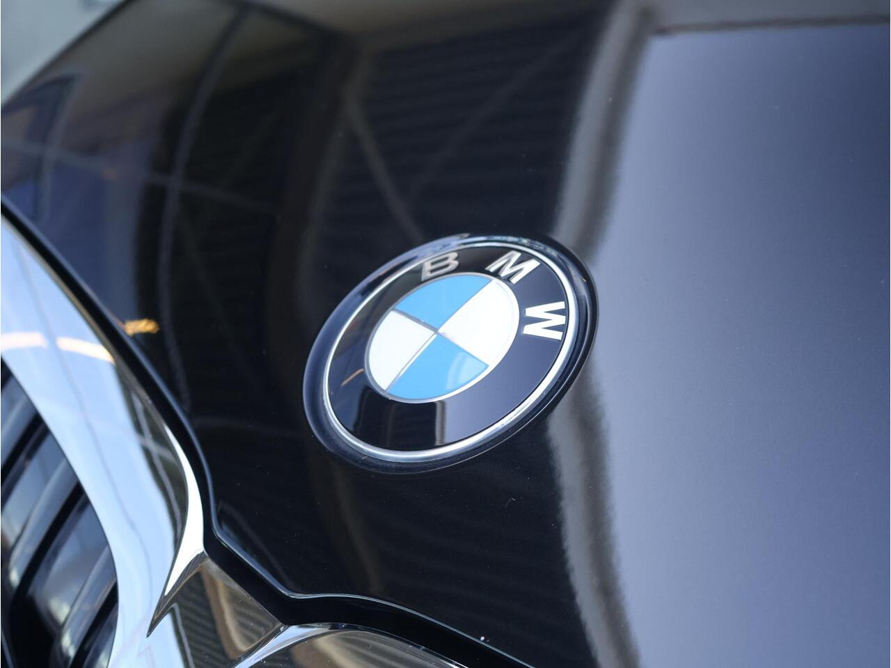 BMW 3-SERIE 318i Executive Edition M Sport/ Live Cockpit Professional/ HiFi/ Cruise Control/ Sportstoelen/ 19 inch LM/ Getint Glas