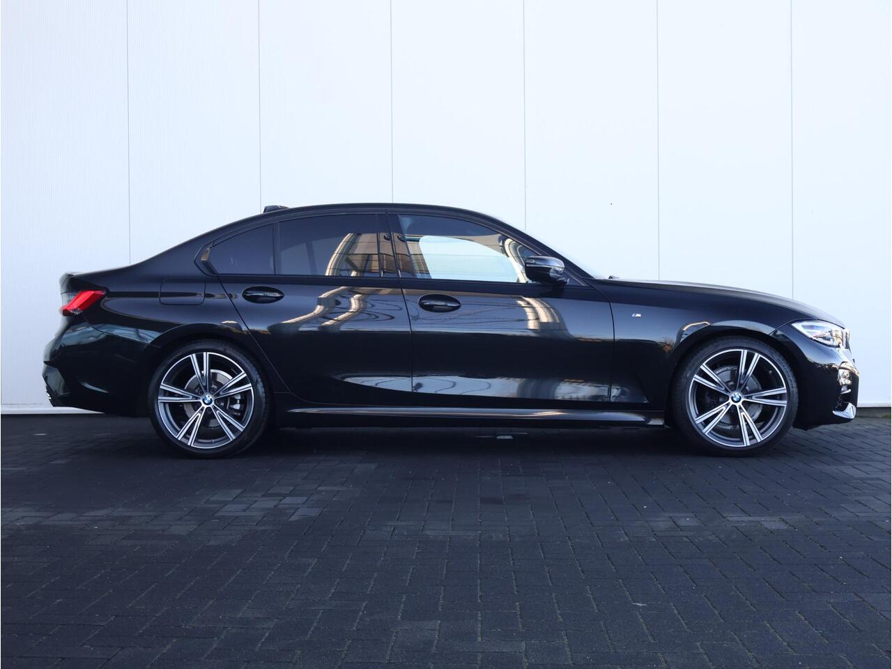 BMW 3-SERIE 318i Executive Edition M Sport/ Live Cockpit Professional/ HiFi/ Cruise Control/ Sportstoelen/ 19 inch LM/ Getint Glas