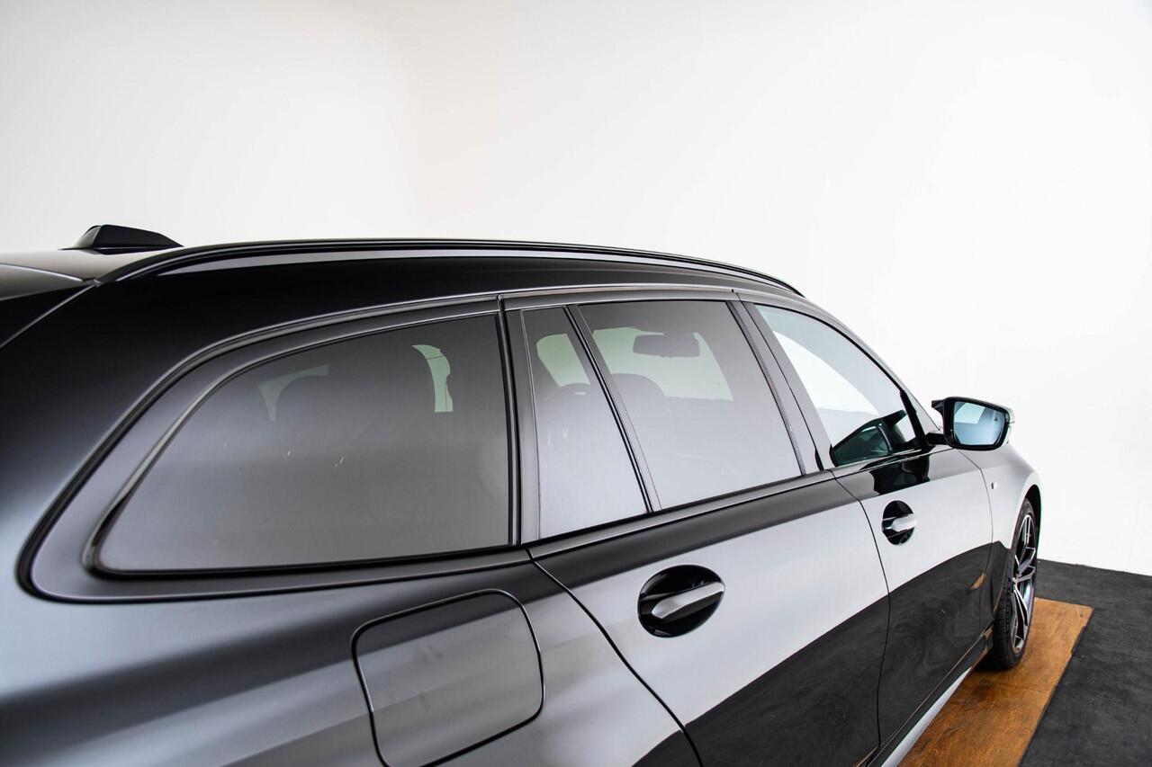 BMW 3-SERIE Touring M340i xDrive Trekhaak - Panoramadak - Harman kardon - Driving Assistant Professional - Getinte/geluiddempende Ruiten - Comfort Access - Parking Assistant Plus - Sportstoelen - Elektrisch verstelbare voorstoelen -