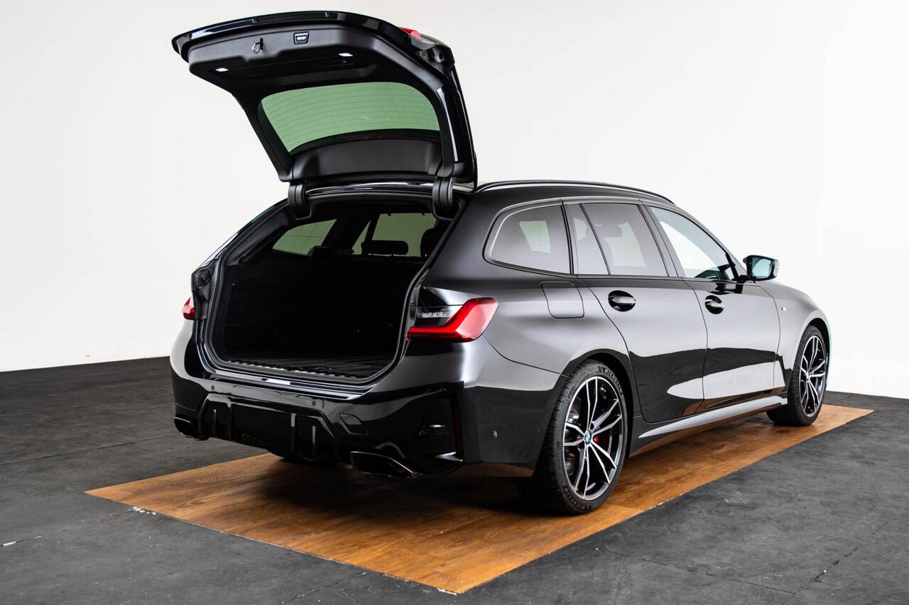 BMW 3-SERIE Touring M340i xDrive Trekhaak - Panoramadak - Harman kardon - Driving Assistant Professional - Getinte/geluiddempende Ruiten - Comfort Access - Parking Assistant Plus - Sportstoelen - Elektrisch verstelbare voorstoelen -