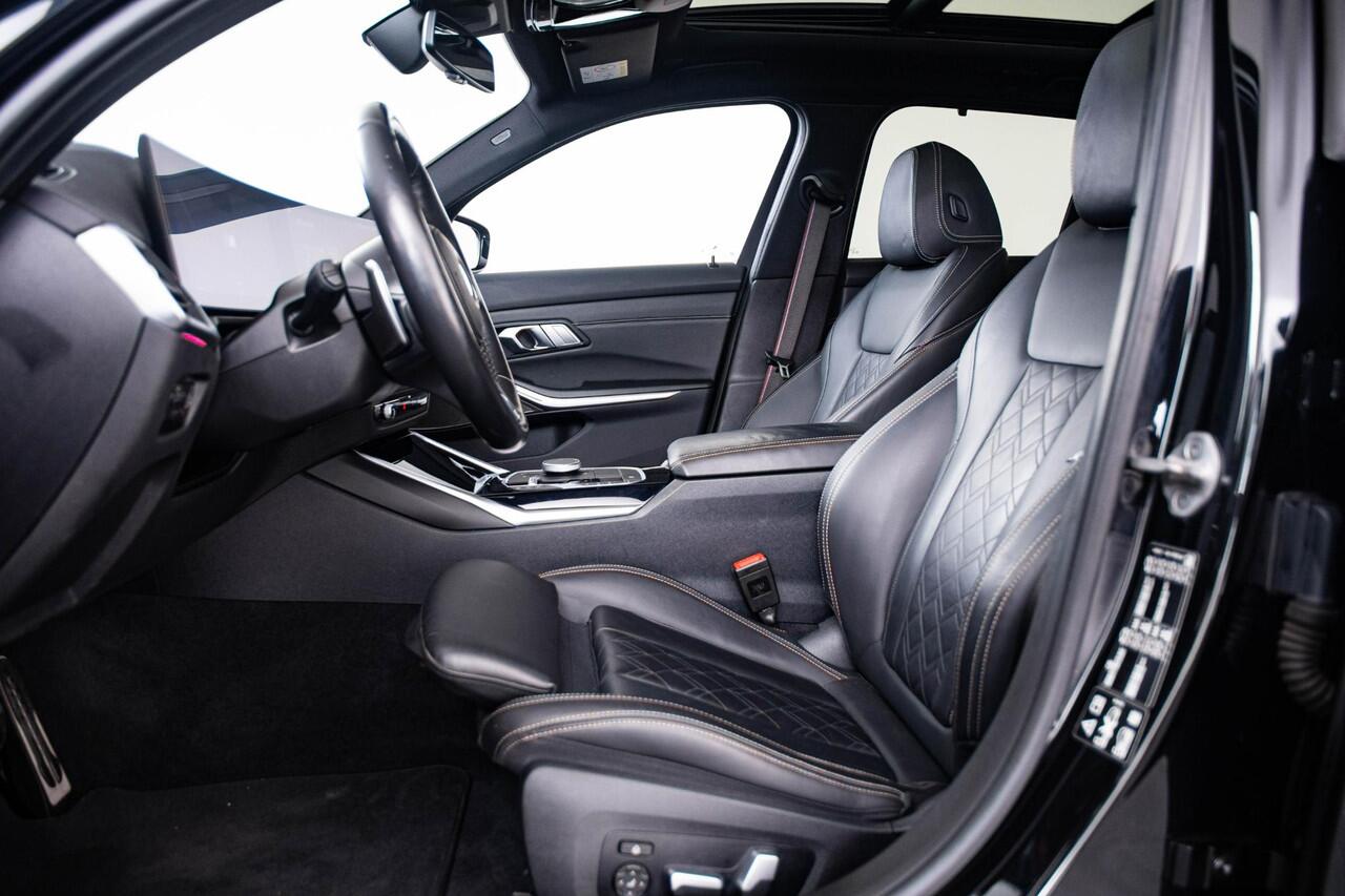 BMW 3-SERIE Touring M340i xDrive Trekhaak - Panoramadak - Harman kardon - Driving Assistant Professional - Getinte/geluiddempende Ruiten - Comfort Access - Parking Assistant Plus - Sportstoelen - Elektrisch verstelbare voorstoelen -