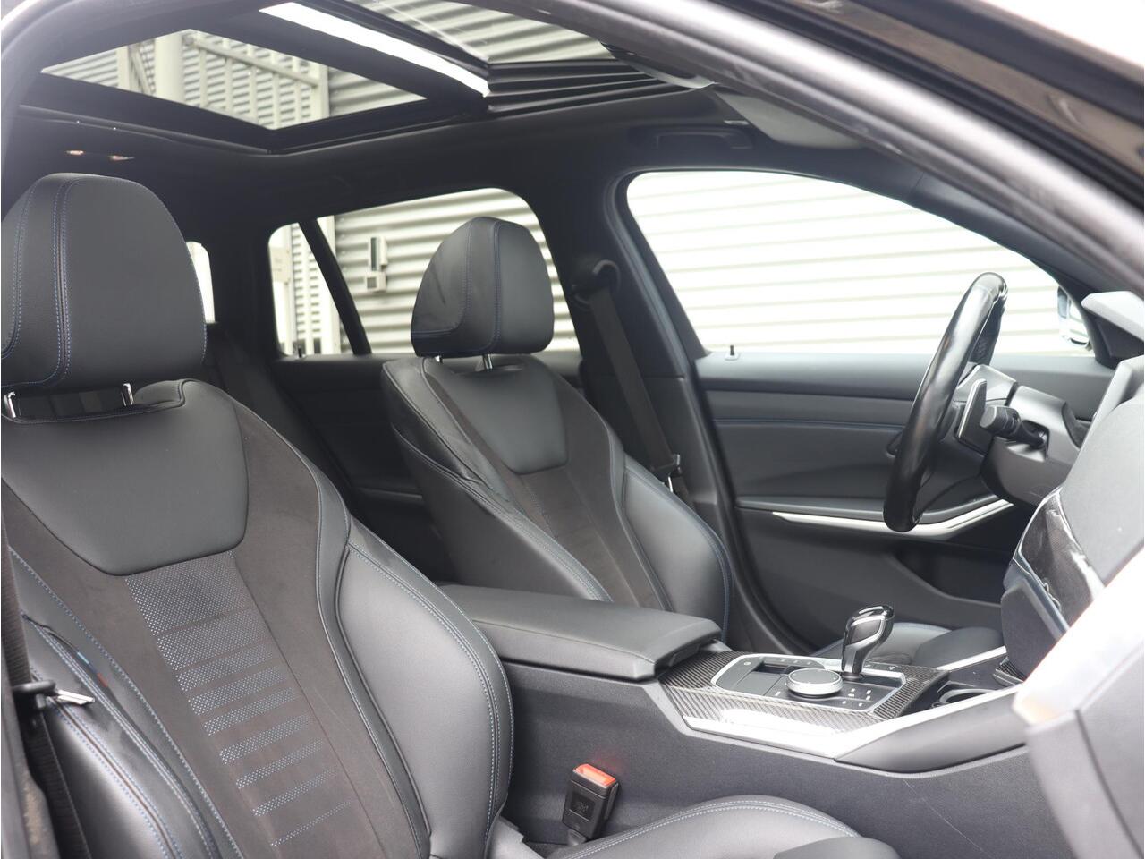 BMW 3-SERIE Touring 330e xDrive | M Sportpakket | Panodak | Head-Up | Adaptive Cruise Control | Hi-Fi | Comfort Access | Driving Assistant | Laserlight | 19'' LMV