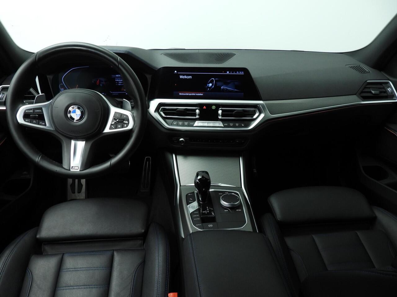 BMW 3-SERIE Touring 318i | M-Sportpakket | Laserlicht | Leder | Navigatie | Sportstoelen | Stoelverwarming | DAB | Alu 19 inch