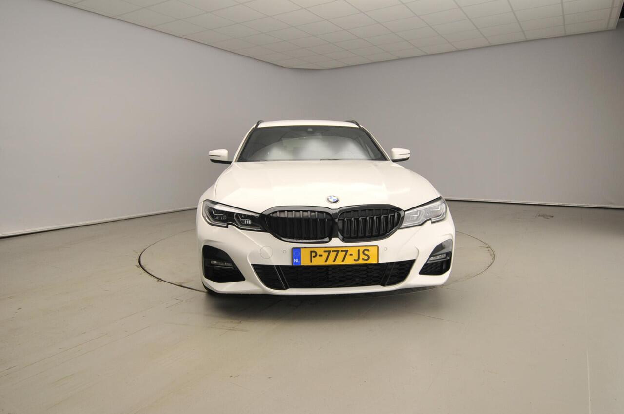 BMW 3-SERIE Touring 318i | M-Sportpakket | Laserlicht | Leder | Navigatie | Sportstoelen | Stoelverwarming | DAB | Alu 19 inch