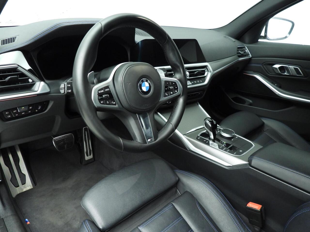 BMW 3-SERIE Touring 318i | M-Sportpakket | Laserlicht | Leder | Navigatie | Sportstoelen | Stoelverwarming | DAB | Alu 19 inch