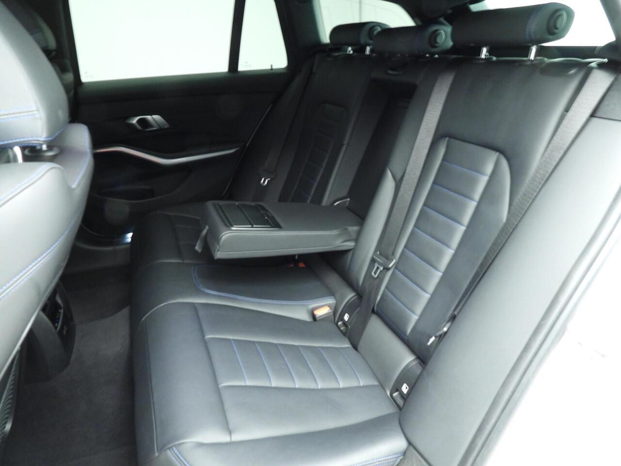 BMW 3-SERIE Touring 318i | M-Sportpakket | Laserlicht | Leder | Navigatie | Sportstoelen | Stoelverwarming | DAB | Alu 19 inch