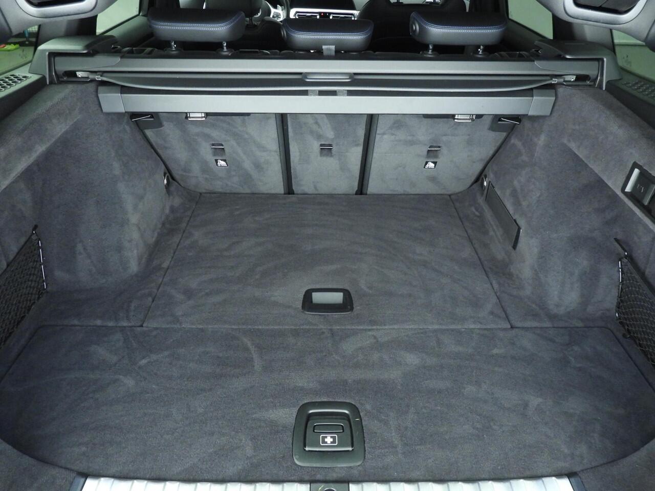 BMW 3-SERIE Touring 318i | M-Sportpakket | Laserlicht | Leder | Navigatie | Sportstoelen | Stoelverwarming | DAB | Alu 19 inch