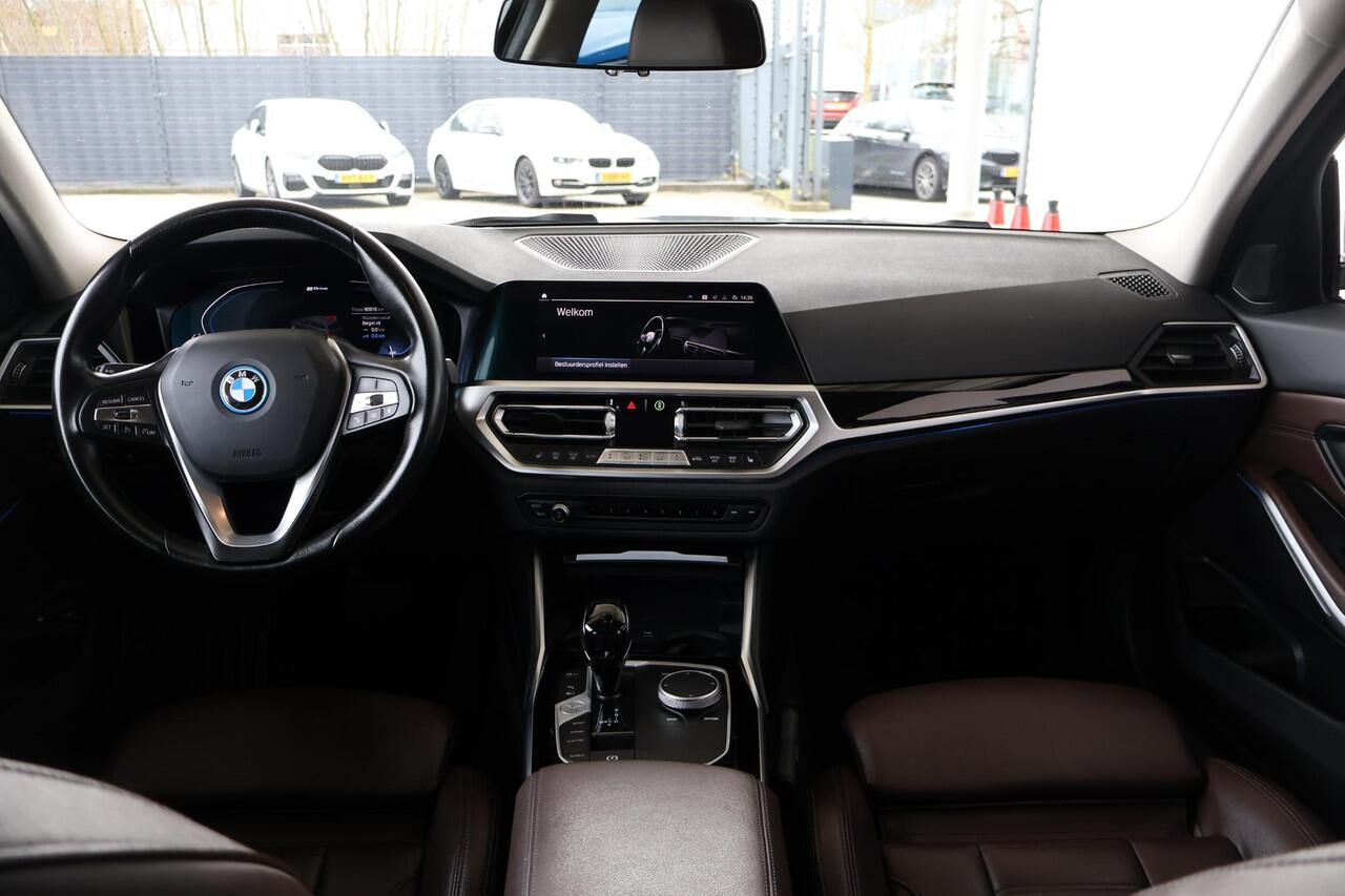 BMW 3-SERIE Touring 320e | Comfort Access | Sportstoelen | Stoelverwarming | Trekhaak