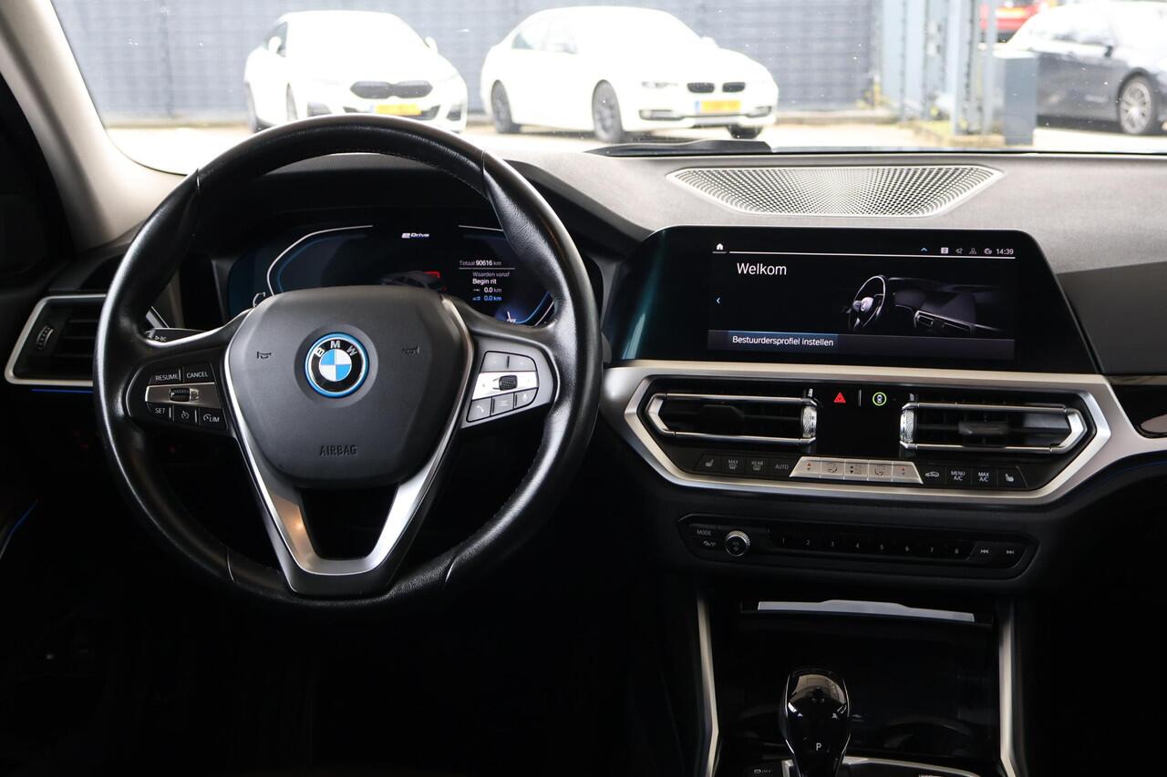 BMW 3-SERIE Touring 320e | Comfort Access | Sportstoelen | Stoelverwarming | Trekhaak