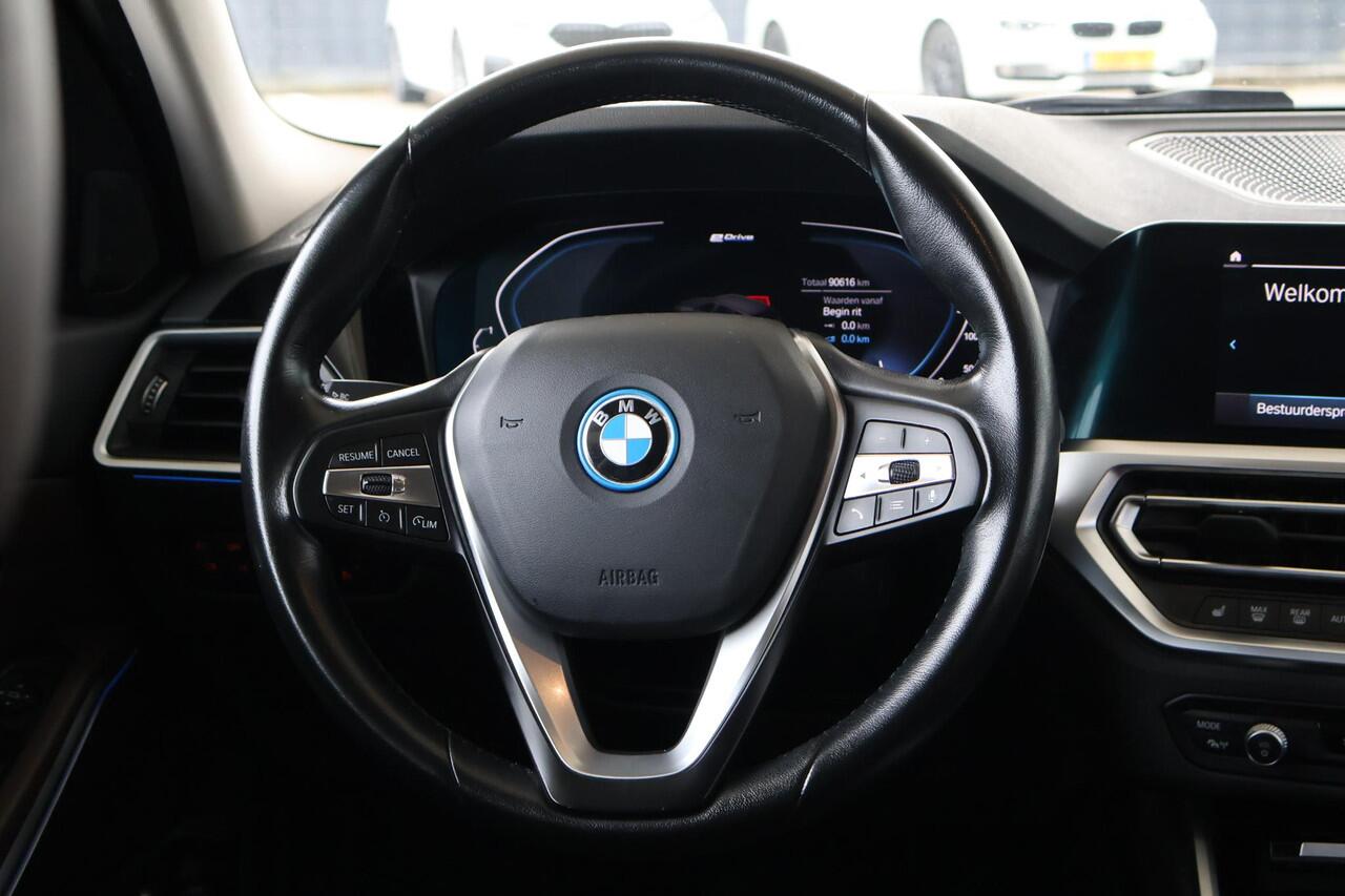 BMW 3-SERIE Touring 320e | Comfort Access | Sportstoelen | Stoelverwarming | Trekhaak
