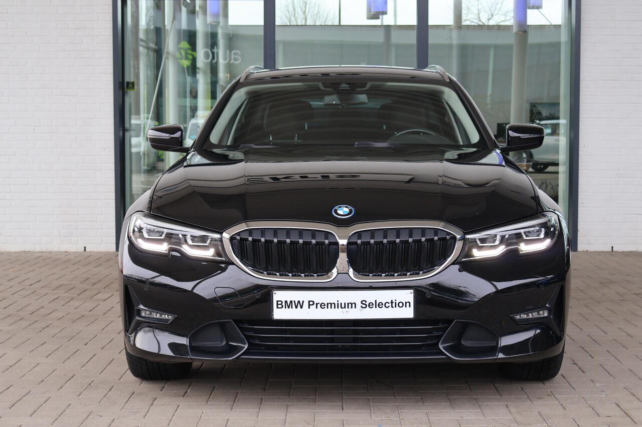 BMW 3-SERIE Touring 320e | Comfort Access | Sportstoelen | Stoelverwarming | Trekhaak