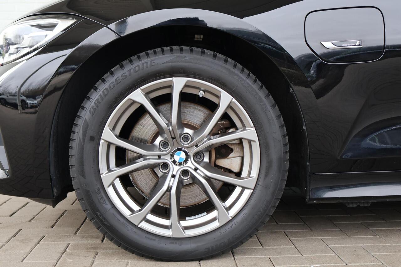 BMW 3-SERIE Touring 320e | Comfort Access | Sportstoelen | Stoelverwarming | Trekhaak