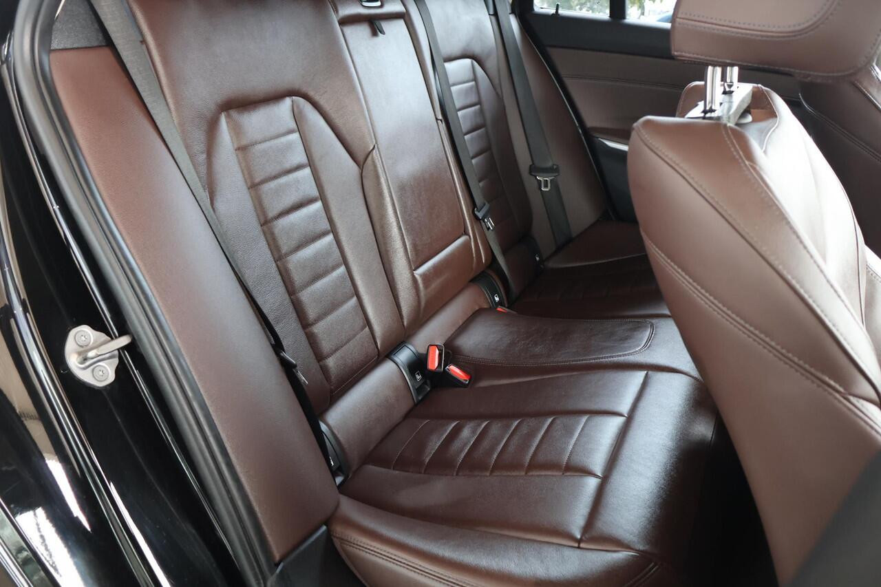 BMW 3-SERIE Touring 320e | Comfort Access | Sportstoelen | Stoelverwarming | Trekhaak