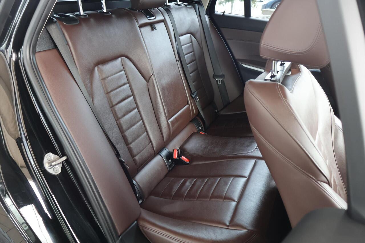 BMW 3-SERIE Touring 320e | Comfort Access | Sportstoelen | Stoelverwarming | Trekhaak