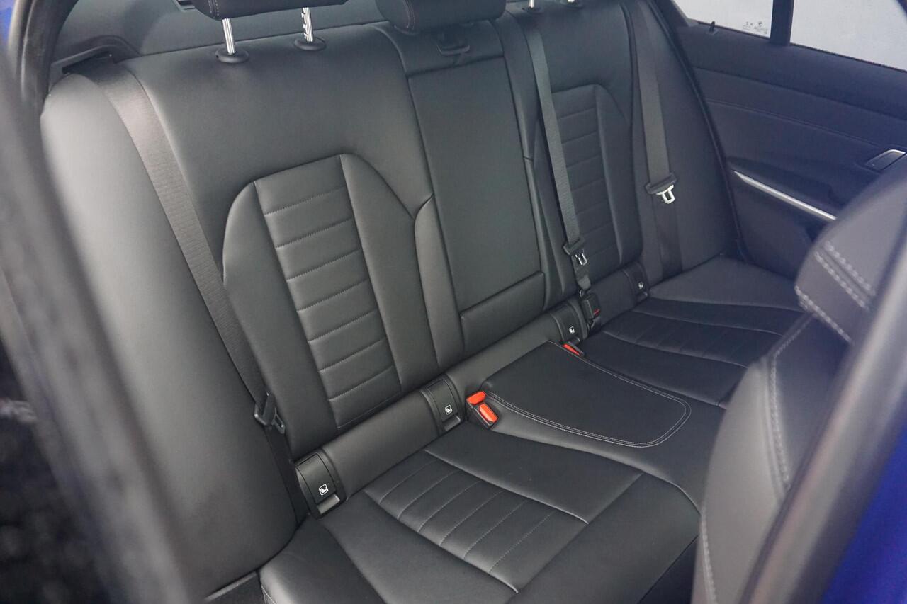 BMW 3-SERIE Sedan 330e M Sportpakket Head-Up Display / Elektrisch verstelbare voorstoelen / Laserlight / Schuif-/kanteldak / M Adaptief onderstel