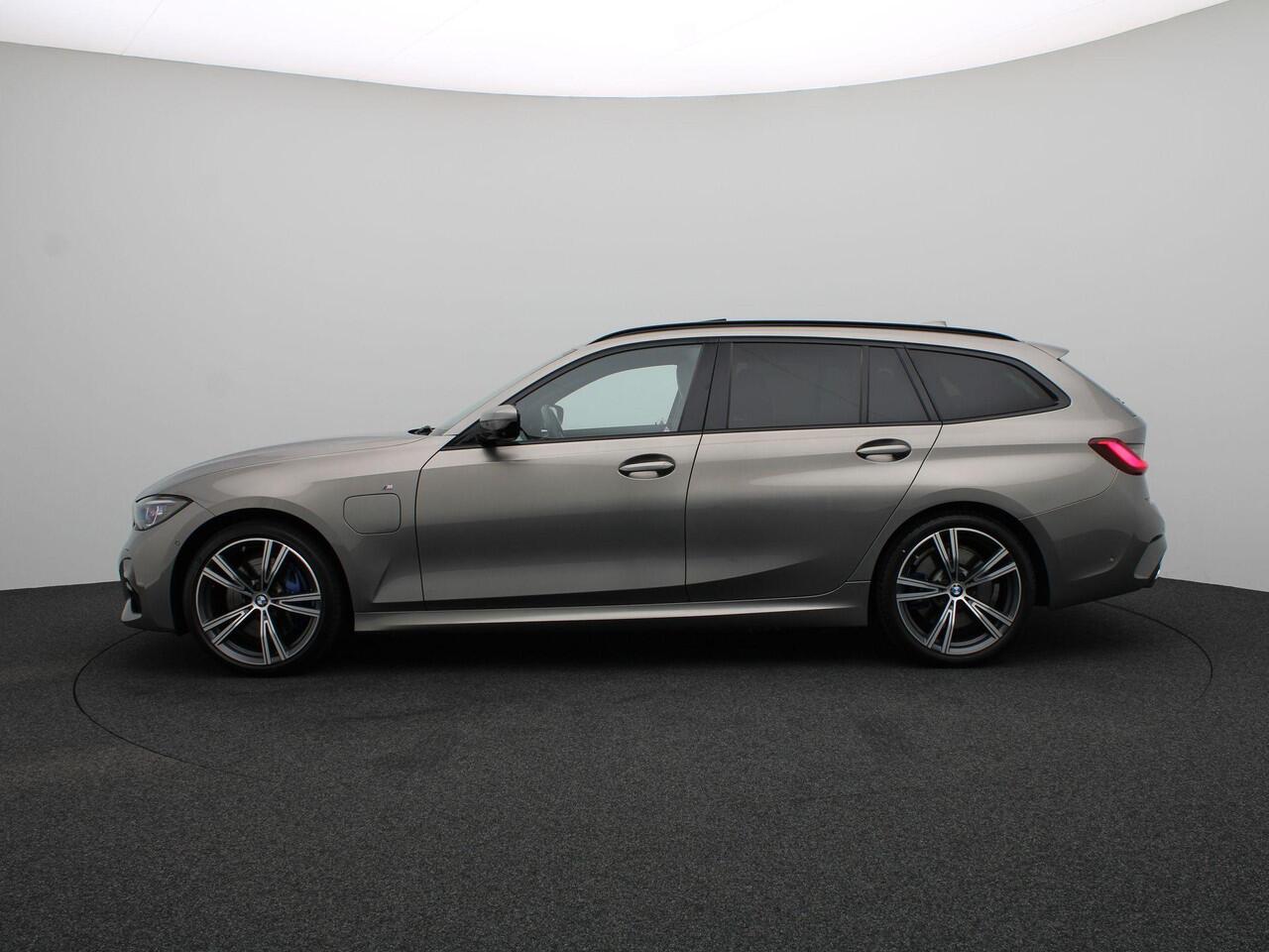 BMW 3-SERIE Touring 330e Business Edition Plus | High Executive | Audio Media Pack | Parking Pack | Safety Pack | Trekhaak | Panoramadak | Head-Up Display | Harman Kardon | 19''