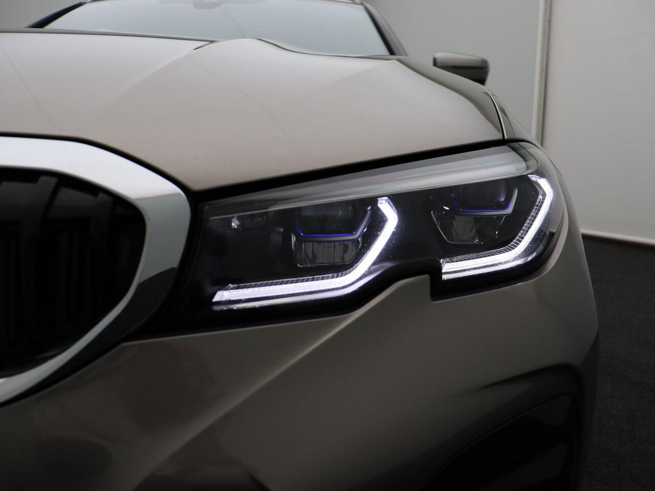 BMW 3-SERIE Touring 330e Business Edition Plus | High Executive | Audio Media Pack | Parking Pack | Safety Pack | Trekhaak | Panoramadak | Head-Up Display | Harman Kardon | 19''