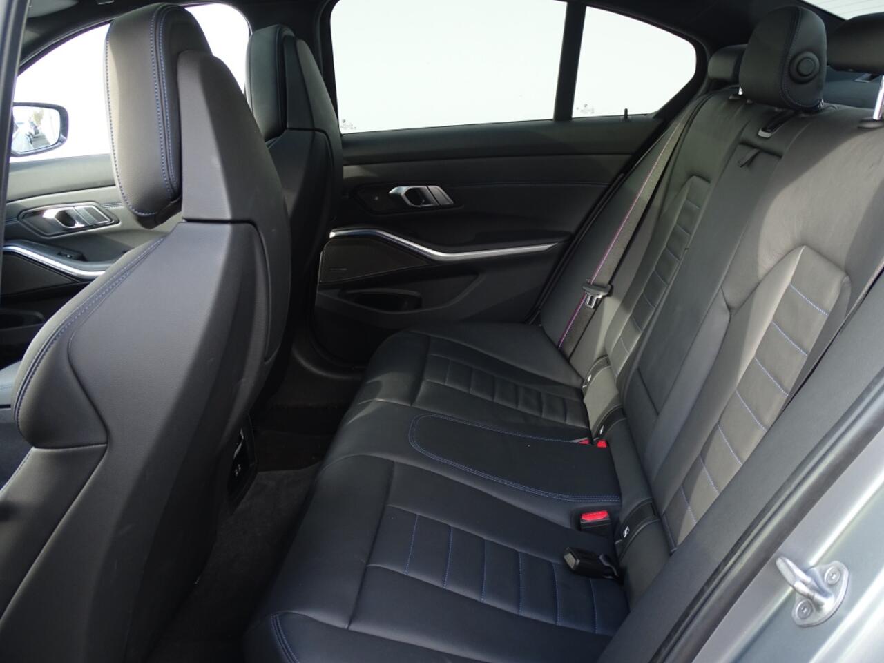 BMW 3-SERIE Limousine 330 e xDrive M Sport