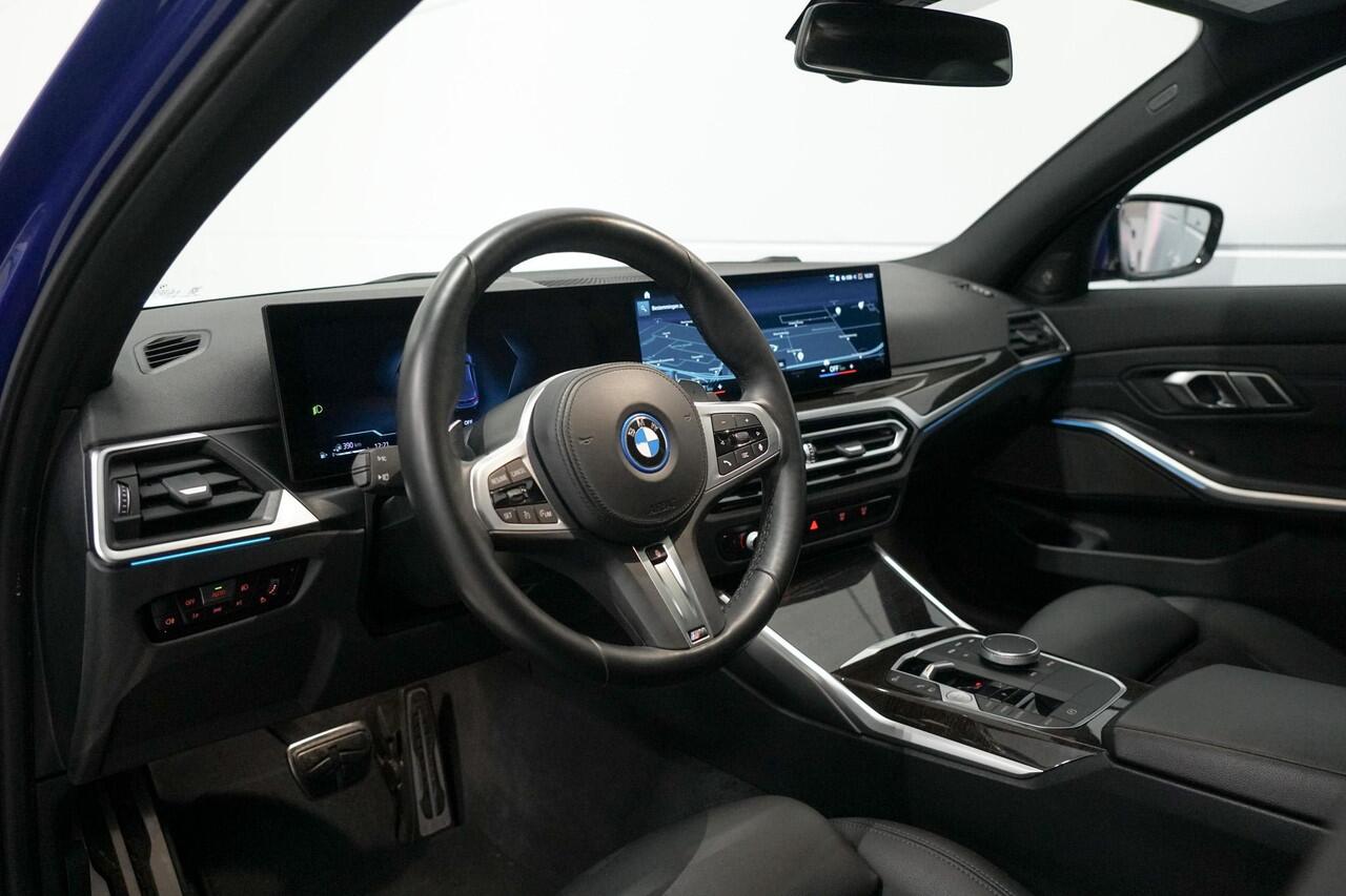 BMW 3-SERIE 330e M-Sport | Schuifdak | Harman Kardon | Stuurverwarming