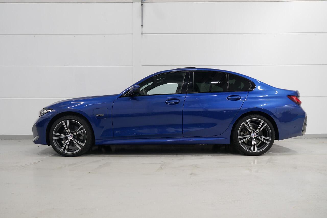 BMW 3-SERIE 330e M-Sport | Schuifdak | Harman Kardon | Stuurverwarming