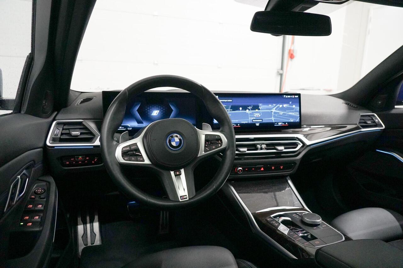 BMW 3-SERIE 330e M-Sport | Schuifdak | Harman Kardon | Stuurverwarming