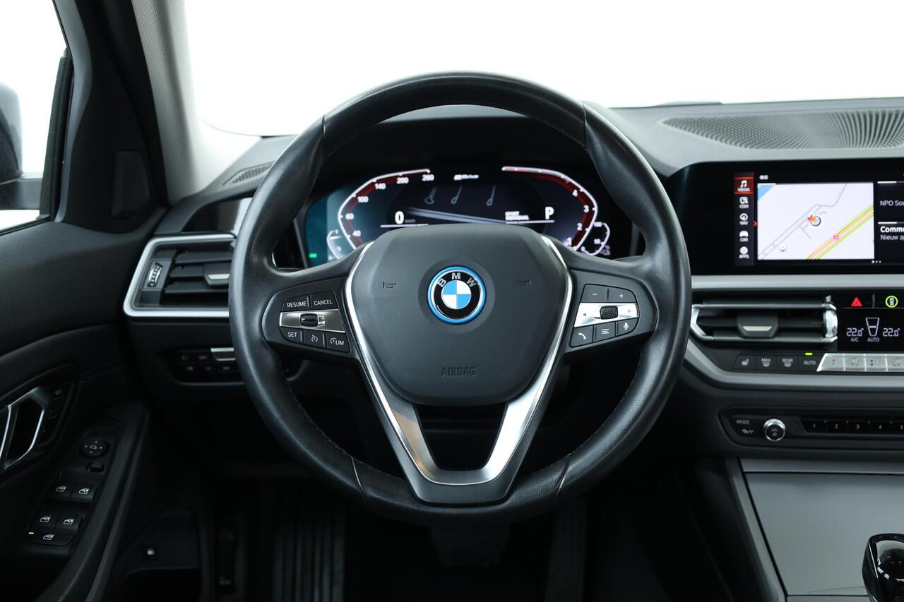 BMW 3-SERIE 320e Business Edition Plus Achteruitrijcamera/ Cruise Control/ HiFi/ Stoelverwarming/ Elektrsiche Stoelen / Lentevoordeel