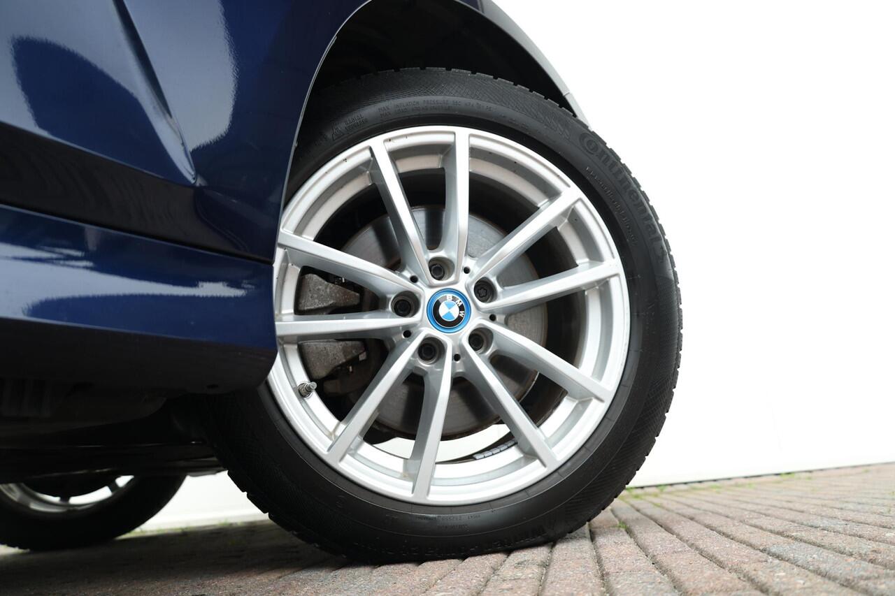 BMW 3-SERIE 320e Business Edition Plus Achteruitrijcamera/ Cruise Control/ HiFi/ Stoelverwarming/ Elektrsiche Stoelen / Lentevoordeel