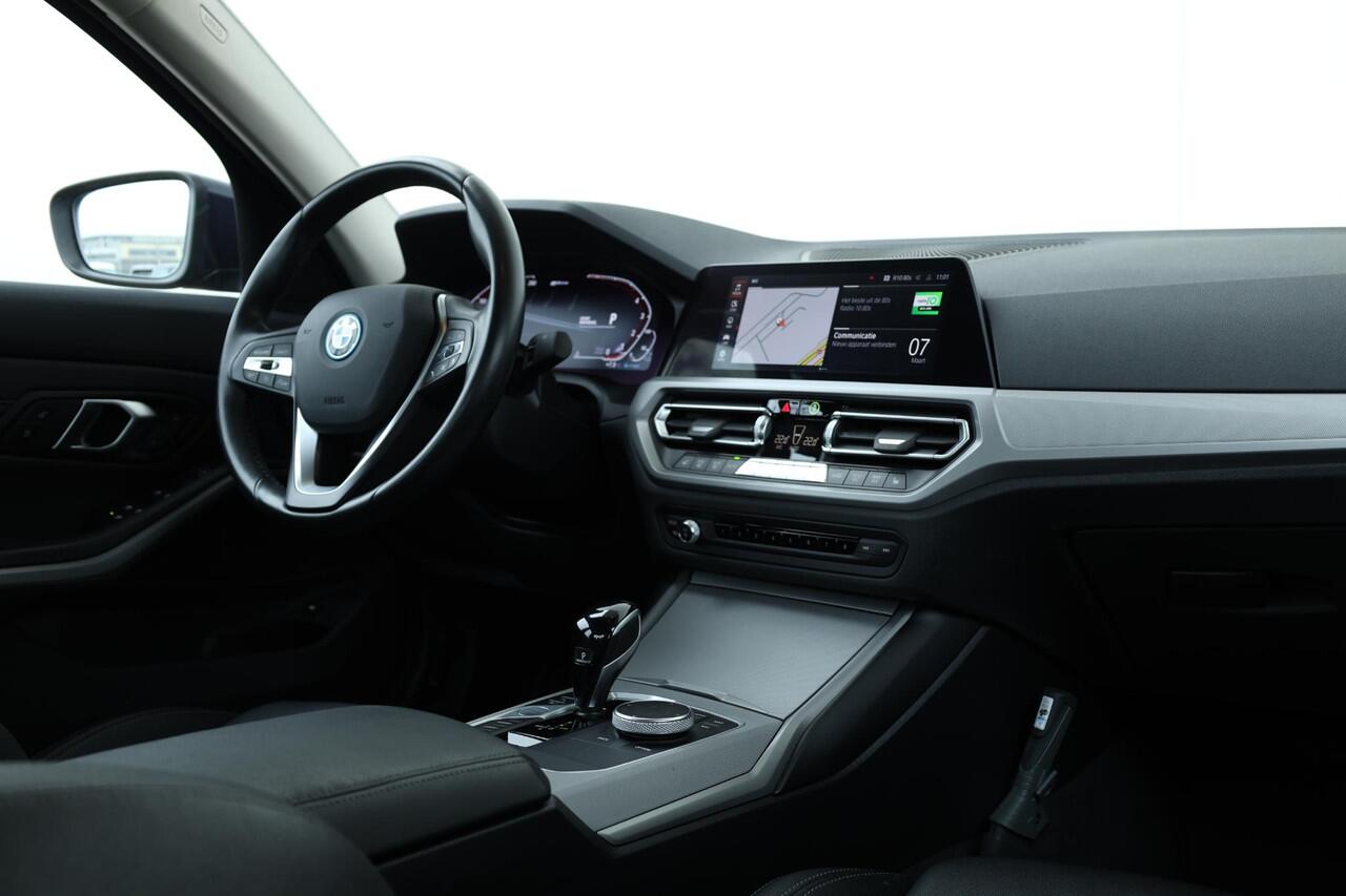 BMW 3-SERIE 320e Business Edition Plus Achteruitrijcamera/ Cruise Control/ HiFi/ Stoelverwarming/ Elektrsiche Stoelen / Lentevoordeel